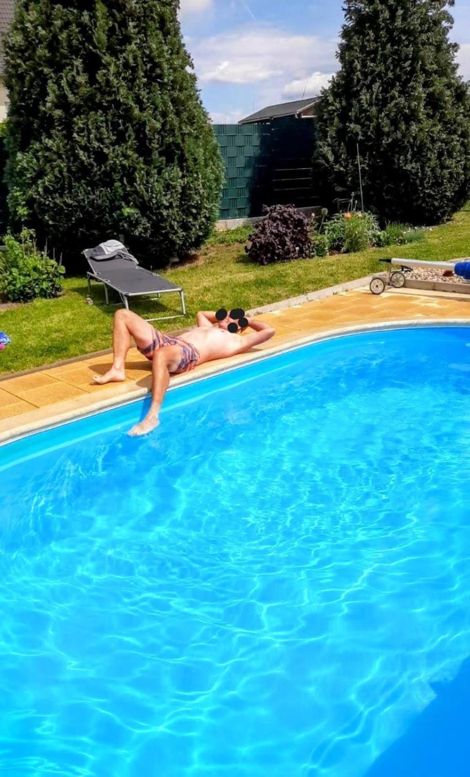 Apartment Ferienwohnung Bienwald Mit Pool Fuer 4 - 6 Personen Mit 3 Schlafzimmern Grobitz